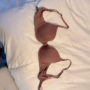 TAGS ON Brand New Victorias Secret Bra 32D T-shirt Demi bra Lightly Lined